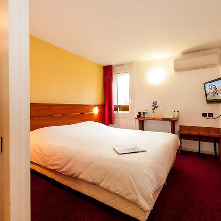 Brit Hotel Agen - L'Aquitaine Ле-Пассаж Экстерьер фото